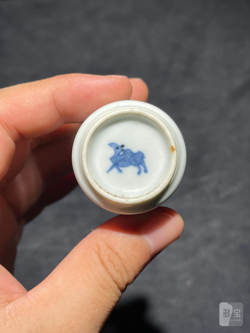 清中期 青花釉里红人物纹鼻烟壶 - 图8